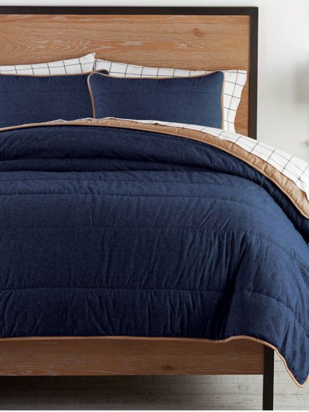 Pottery Barn Teen Reversible Navy and Tan Comforter w/ 2 Standard Shams Like New